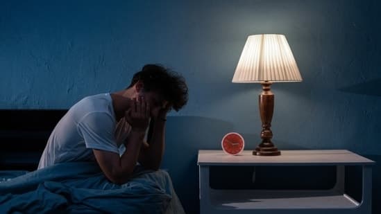 Sleeping Only 4 Hours And Still Showing Up To Work Know What Sleep Debt Does To Your Mind And Body