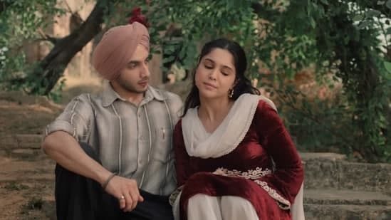 Imtiaz Alis Main Vaapas Aaunga Sees Packed Theatres Across Cities Diljit Dosanjh Vedang Raina Naseeruddin Shah