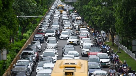 Delhi Traffic Alert Ashram Chowk Ring Road Stretch Shut For 4 Days Massive Jams Near Dnd