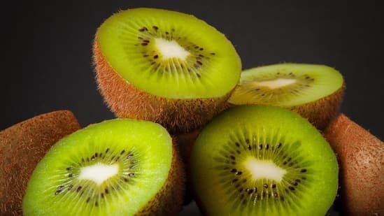 Aiims Trained Gastroenterologist Lists 5 Fruits That Help Relieve Constipation Kiwi Papaya Dragon Fruit Pear Apple