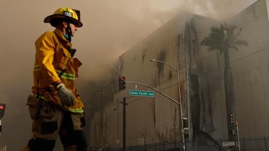 Boyle Heights Warehouse Fire Video Of Lone Firefighter Battling Blaze Against Scary Backdrop Surfaces Watch