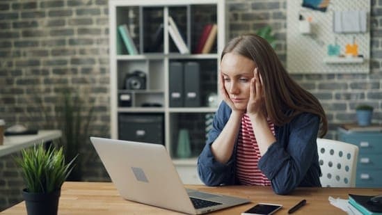 Feeling The Constant Urge To Be Productive Doctor Explains How Chronic Stress Can Rewire The Brain