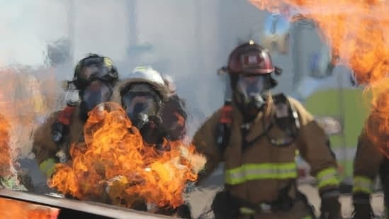 Santa Ana Fire Update Huge Warehouse Blaze W Macarthur Blvd Orange County Costa Mesa Fire Units California Videos Watch