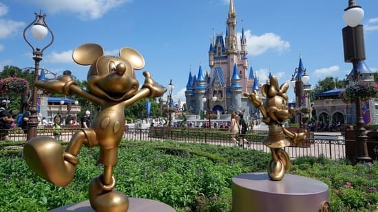 Dolphin Hotel Fire Disney World Florida Visitors Report Smoke Near Epcot Share Videos Watch