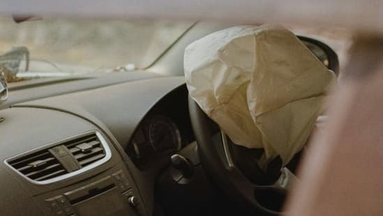 Steering Wheel Airbag Deploys Suddenly 25 Year Old Second Hand Car Dealer Dies