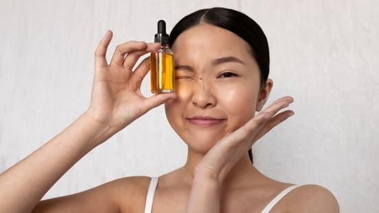 Nutritionist Prefers This Traditional Oil Trusted For Generations For Glowing Skin Hair Lips Give Basics A Chance