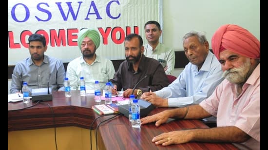 Chandigarh Free 20 Parking Area Or Face Demolition Says Dc To Schools At Foswac Meeting