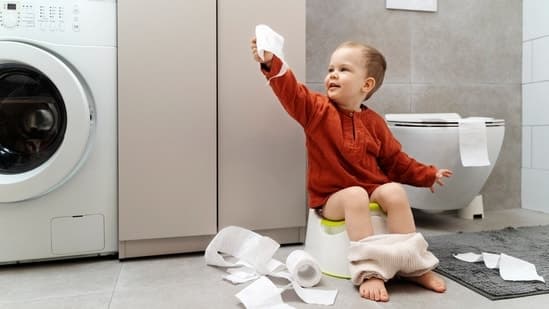 Child Complaining Of Tummy Pain Gastroenterologist Shares Early Signs Of Inflammatory Bowel Disease Parents Should Know