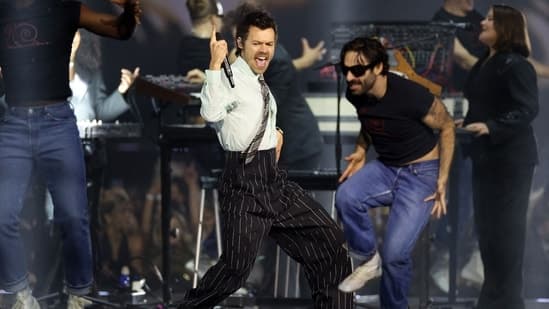 Why Did Harry Styles Collapse On Stage At Wembley Viral Video Sparks Concern As Fans Ask Why Didnt His Team Notice