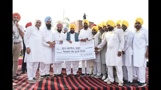 Punjab Cm Announces 7 000 Km Pipelines To Take Canal Water To Every Farm