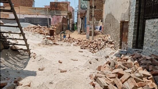 Wall Collapse Kills 12 Year Old Injures 5 In Faridabad 5 Booked