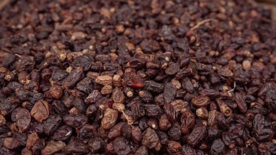 Delhi Gastroenterologist Shares Benefits Of Eating Raisins Regularly How It Supports Gut And Heart Health