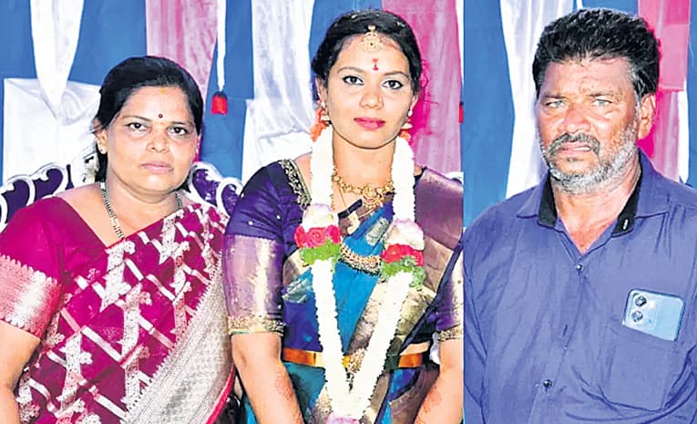 రేపే వివాహం.. నిప్పులు పోసిన పోకిరీ