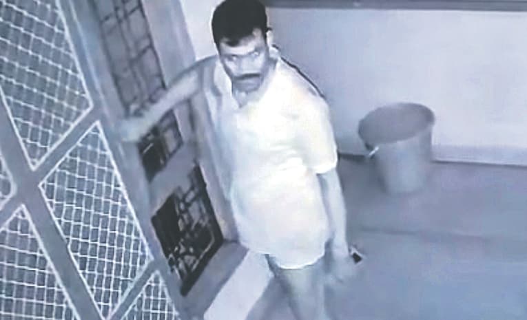 బోడుప్పల్ లో చెడ్డీదొంగ హల్ చల్