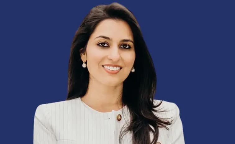 అమెరికా కాంగ్రెస్ పోరులో భారత సంతతి విద్యావేత్త రికార్డు