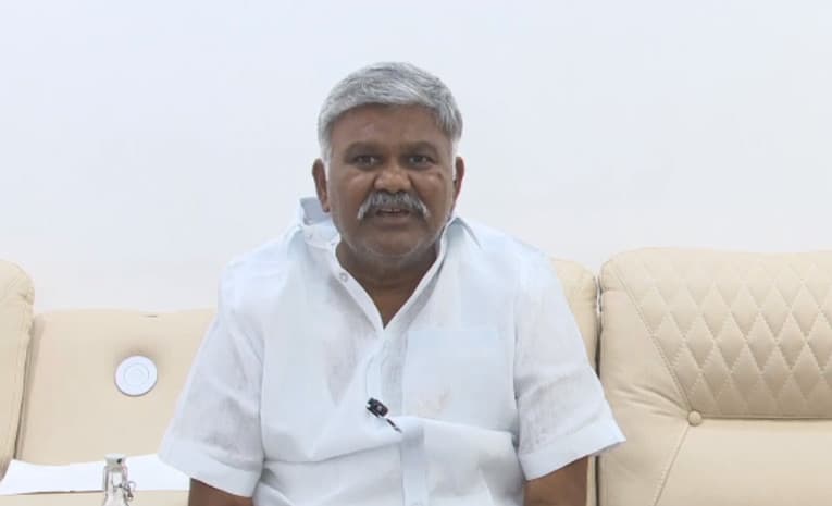 తాడిపత్రిలోని పోలీసు స్టేషన్ లకు జేసీ స్టేషన్లు అని పెట్టండి