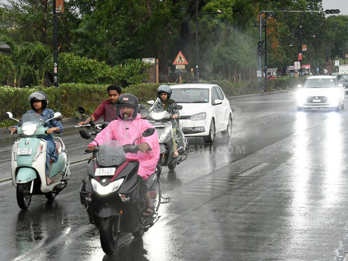 హైదరాబాద్ లో జోరు వాన ఫొటోలు