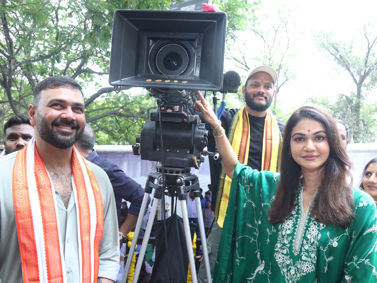 నిర్మాతగా అల్లు అర్జున్ ఫ్రెండ్.. 'జోకర్' మూవీ లాంచ్ ఫొటోలు