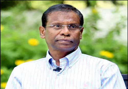 విశ్రాంత ఐపీఎస్ ఏ.కే. ఖాన్ కుమారుడుపై కేసు
