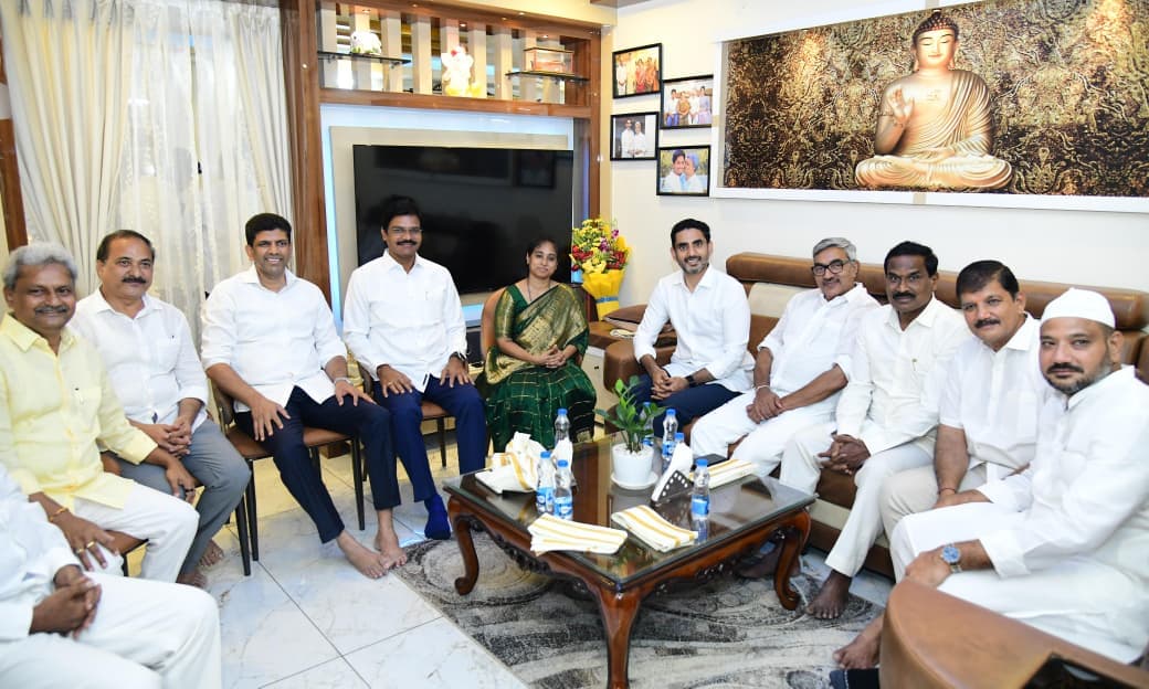 గుంటూరు జిల్లా టీడీపీ ప్రజాప్రతినిధుల ఆత్మీయ విందు సమావేశం