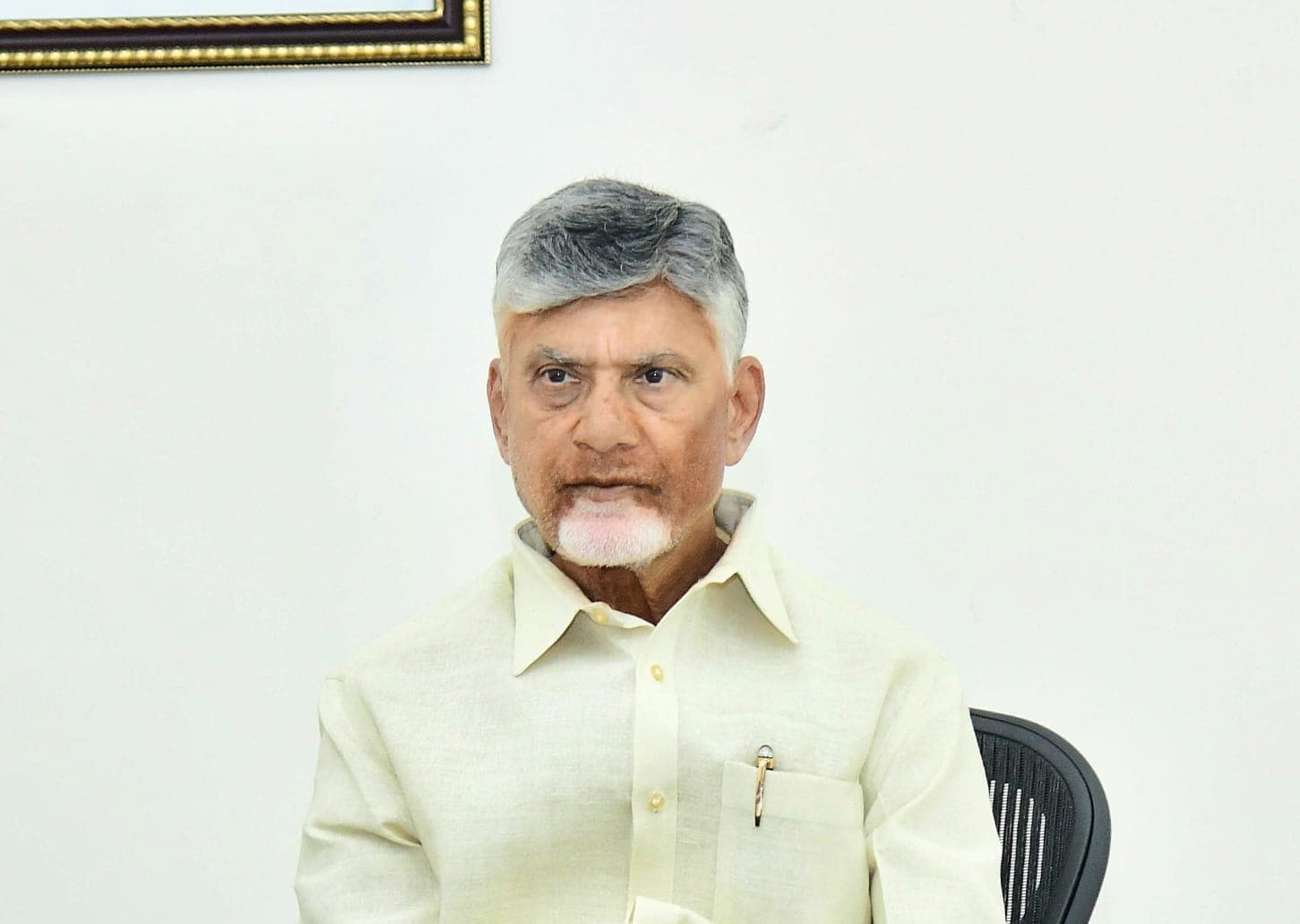 మెడికో ప్రియాంక కుటుంబానికి అండగా సీఎం చంద్రబాబు.. రూ.20 లక్షల ఆర్థిక సాయం