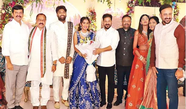 తోట లక్ష్మీకాంతరావు కుమార్తె ఎంగేజ్ మెంట్ కు హాజరైన సీఎం రేవంత్ రెడ్డి